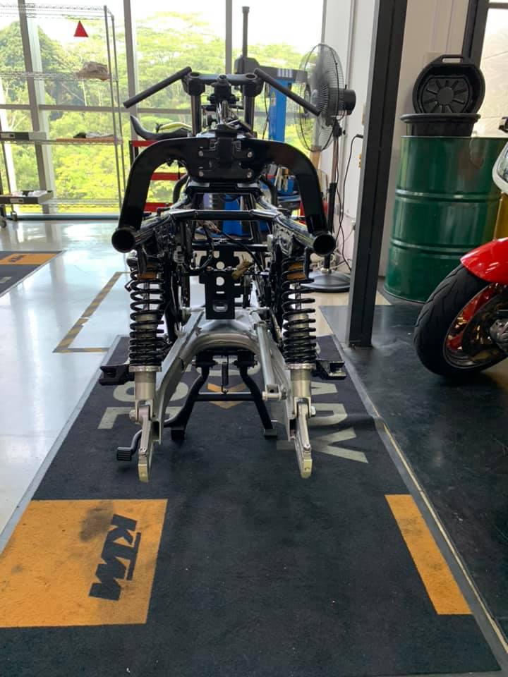 TRAXX Motor Suziki Katana 750