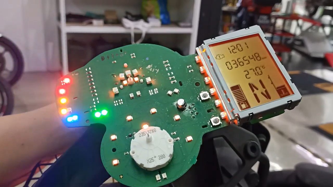 BMW F800GS Instrument Panel Repair TRAXX Motor