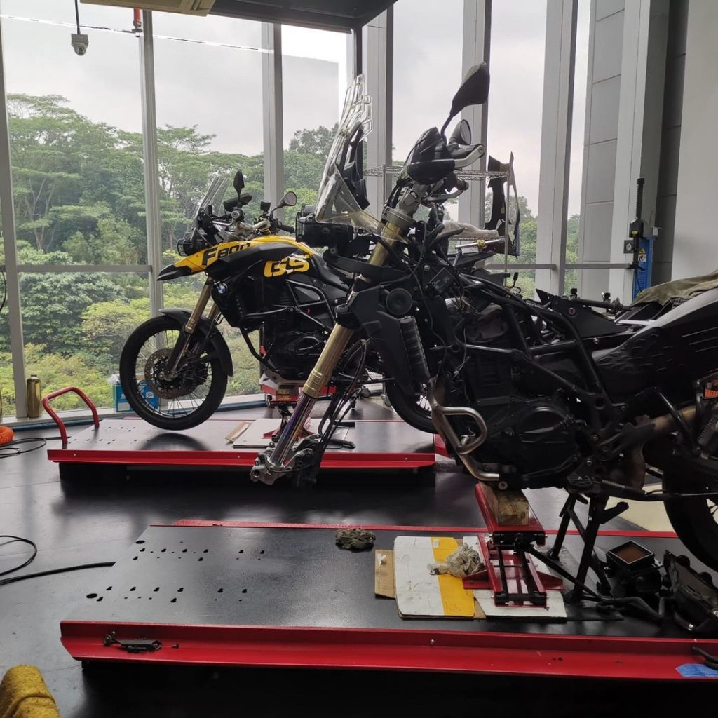 20211213 TRAXX - BMW F800GS - 05 BMW F800GSA - 01