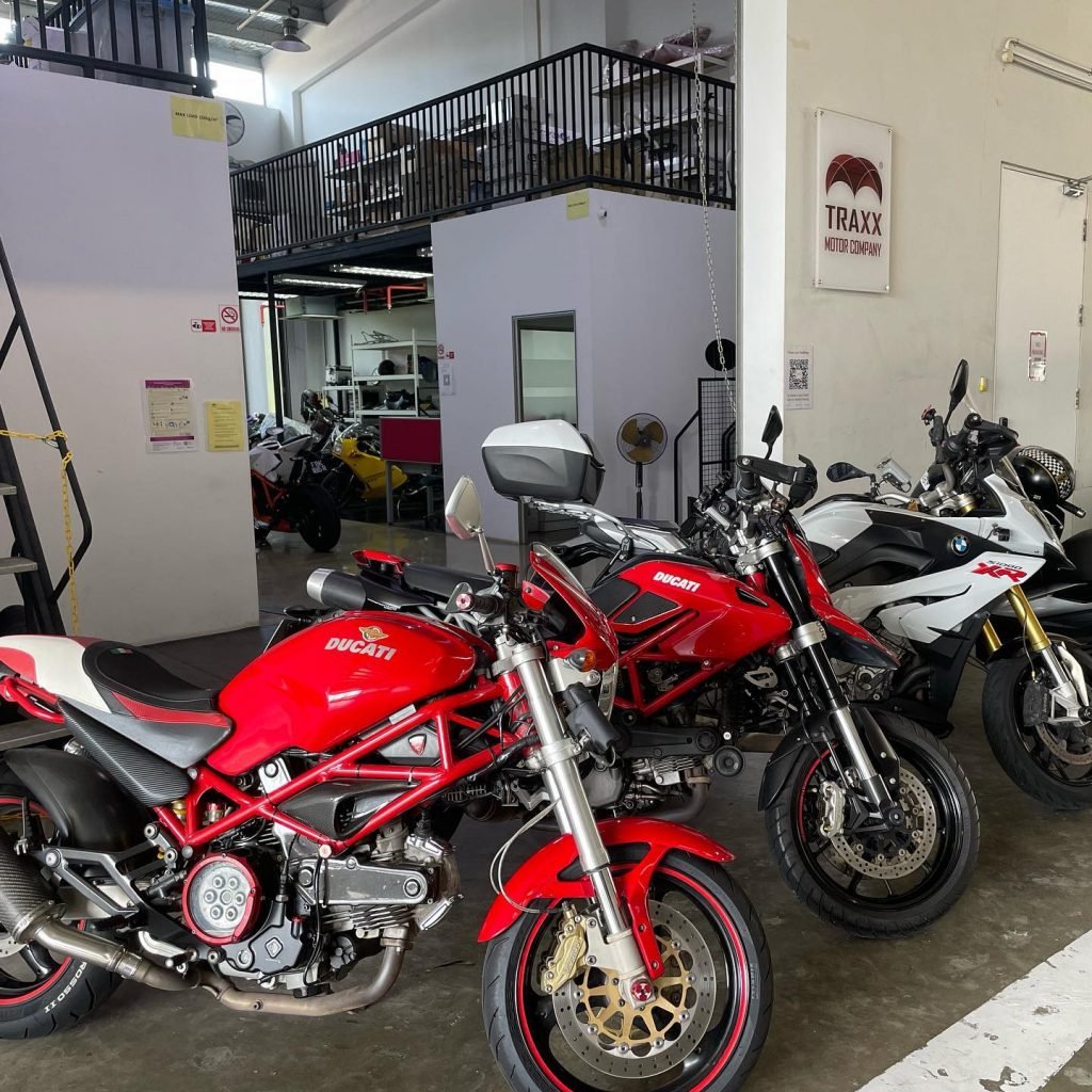 20220129 TRAXX - Ducati Monster 11 - 01 Ducati Hypermotard - 12 BMW XR1000 - 01