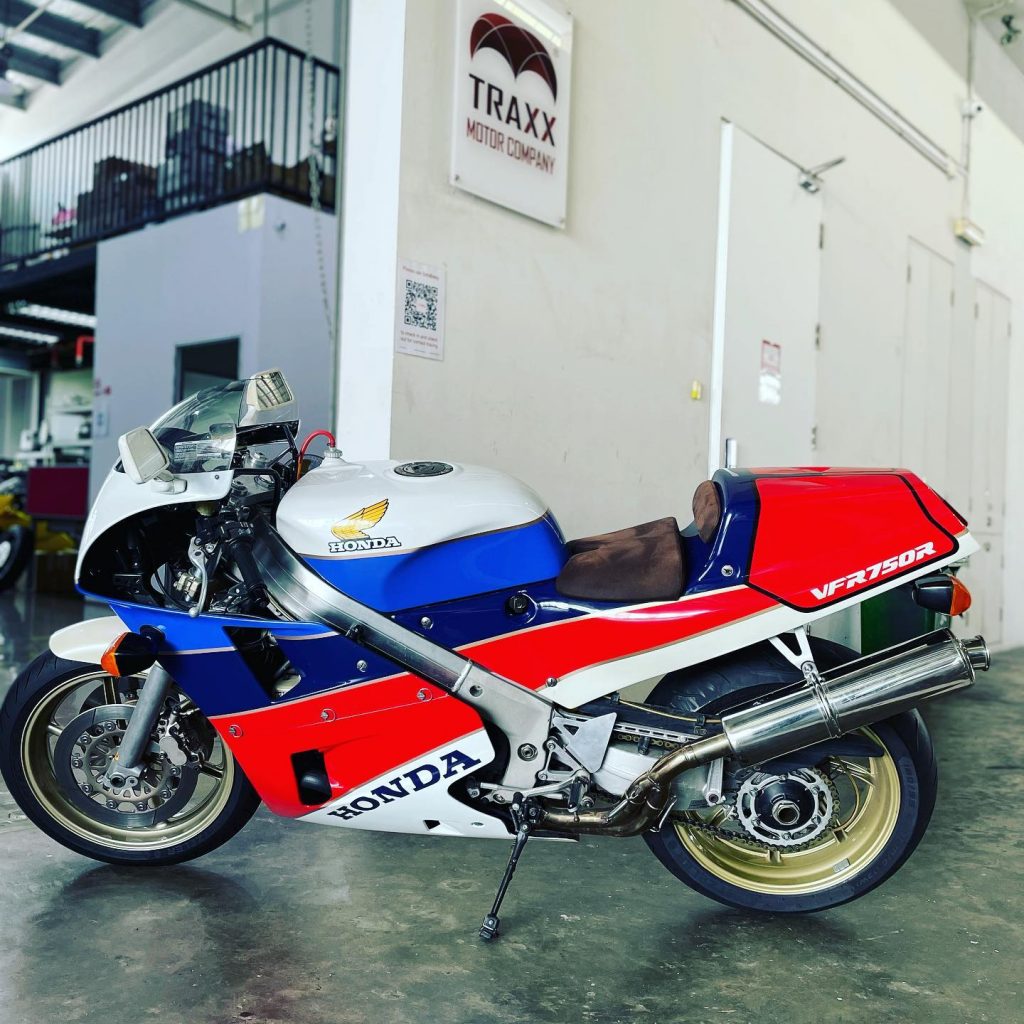 20220304 TRAXX - Honda RC30 - 06