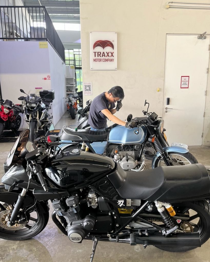 20220402 TRAXX - Suzuki Katana - 33 BMW R100RT - 02