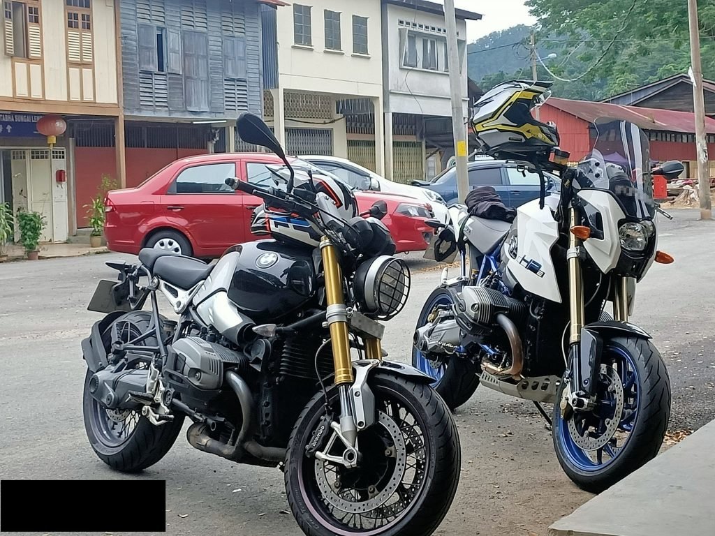 20220710 TRAXX - BMW RnineT - 04, BMW HP2 Megamoto - 07