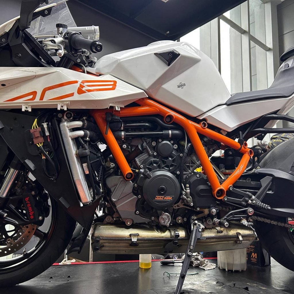 20221219 TRAXX - KTM RC8 - 03